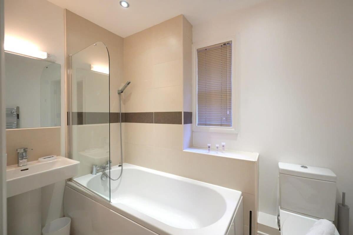 A Stylish Apartment With Parking In Preston Preston  Exterior foto